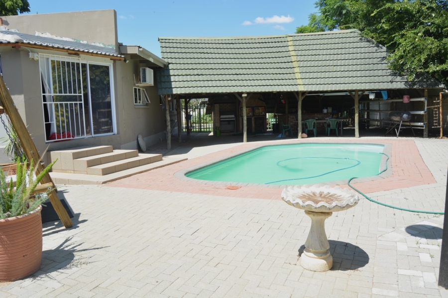 4 Bedroom Property for Sale in Riebeeckstad Free State